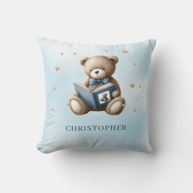 Niedlicher Teddybär, der ein Buch liest Kissen (Vorderseite)