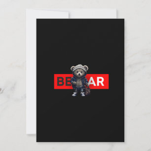 niedlicher Teddybär in einer Jacke und Jeans mit R Einladung