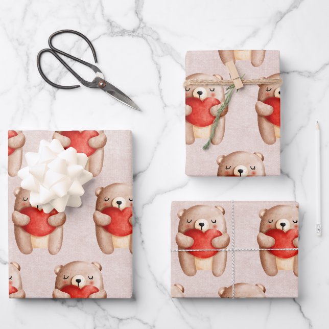 Niedlicher Teddybär mit einem roten Herz Geschenkpapier Set (Vorderseite)
