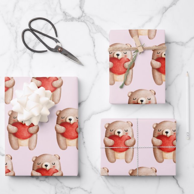 Niedlicher Teddybär mit einem roten Herz Geschenkpapier Set (Vorderseite)