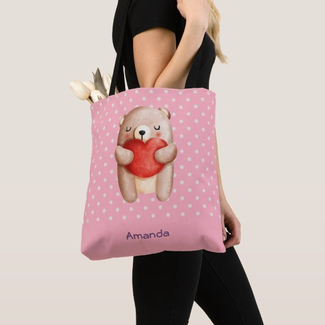 Niedlicher Teddybär mit einem roten Herz Tasche (Von Nahem)