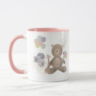 niedlicher Teddybär mit Würfeln und Ballons Tasse