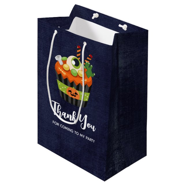 Niedlicher und grauenhafter Halloween Cupcake Dank Mittlere Geschenktüte (Vorderseite Schrägansicht)