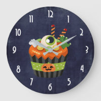 Niedlicher und grauenhafter Halloween Cupcake mit