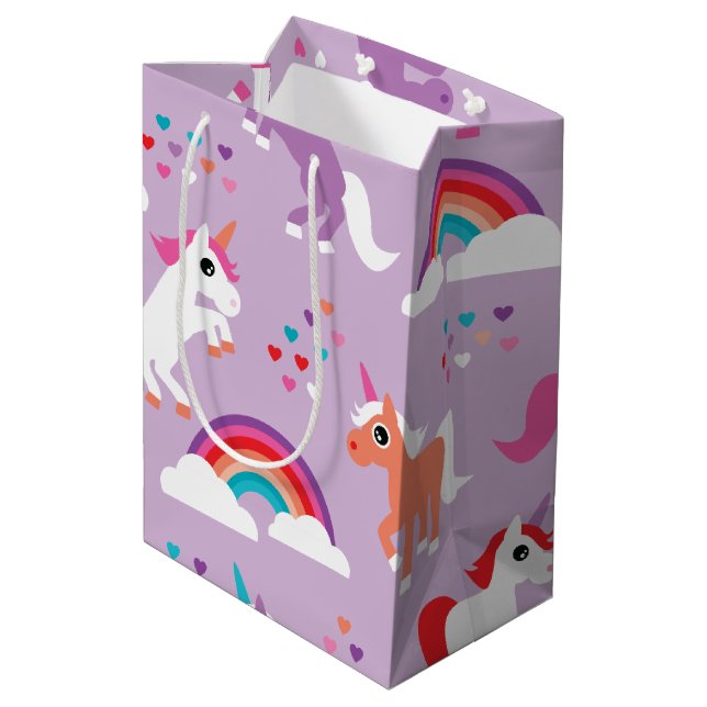 Niedlicher Unicorn-Regenbogen lila Mittlere Geschenktüte (Rückseite Schrägansicht)