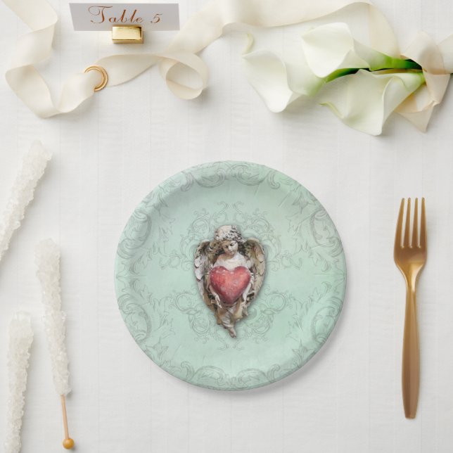 Niedlicher Vintager Cherub mit rotem Herzen Pappteller (Hochzeit)