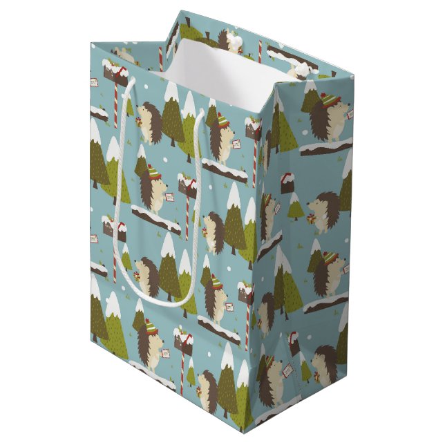 Niedlicher Wald Mittlere Geschenktüte (Vorderseite Schrägansicht)