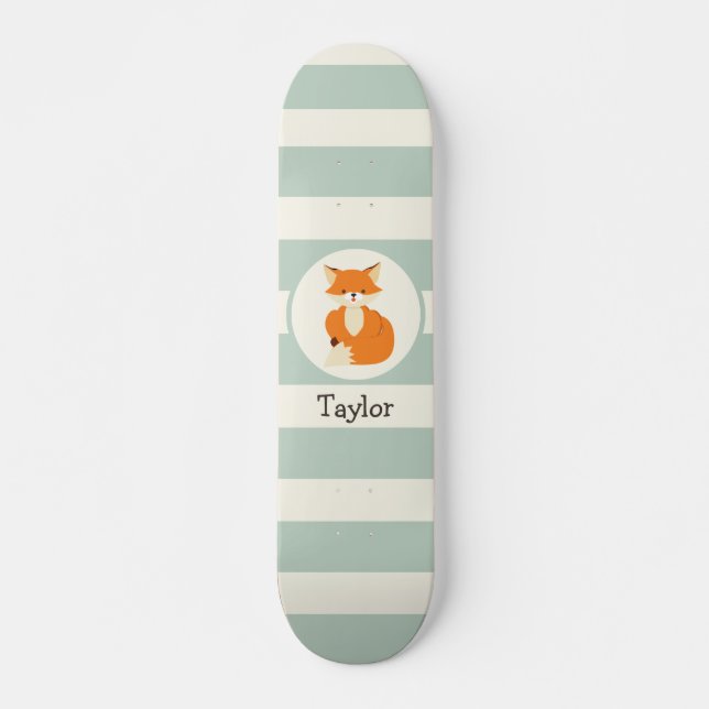 Niedlicher Waldfox auf dem Schlachtfeld Grünstreif Skateboard (Vorne)