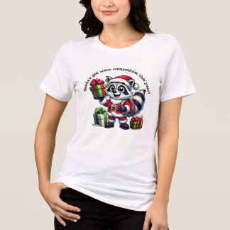 Niedlicher Waschbär mit bunten Geschenken als Weih Tri-Blend Shirt