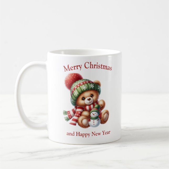 Niedlicher Weihnachtsbärenjunge umarmt Schneemann  Kaffeetasse (Links)