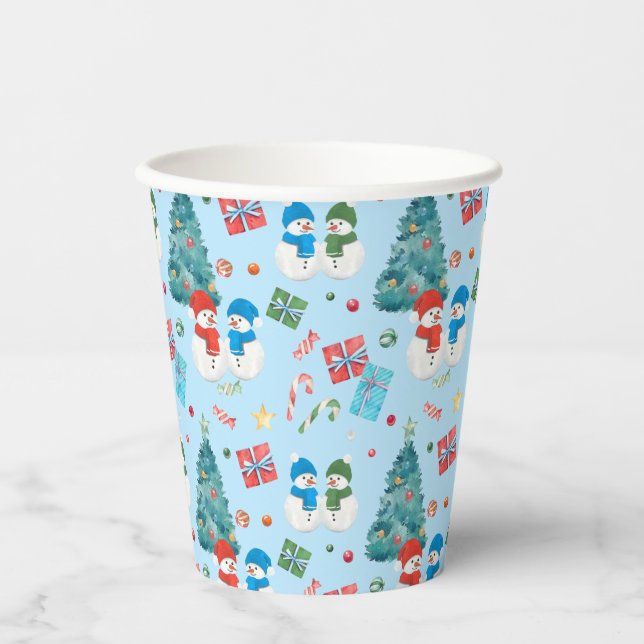 Niedlicher Weihnachtsbaum, Schneemann, Geschenke,  Pappbecher (Vorderseite)