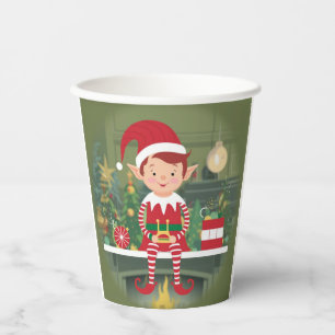 Niedlicher Weihnachtself auf der Tafel Pappbecher