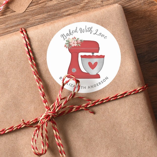 Niedlicher Weihnachtskuchenmischer gebacken mit Li Runder Aufkleber (A cute red Christmas baked with love sticker featuring a red mixer. Great for your holiday gifting. )