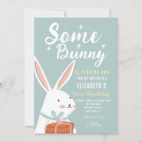 Niedlicher weißer Hase, sonniger Sonnenaufgang am