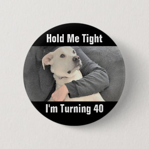Niedlicher Weißer Hund erschreckt, 40 Sonnige Geb Button