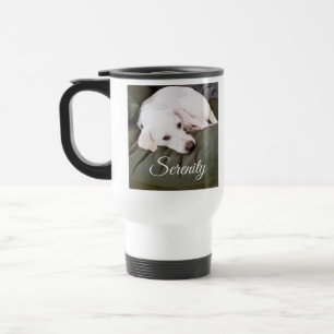 Niedlicher weißer Labrador Mix Welpe Hund Ruhe Fri Reisebecher