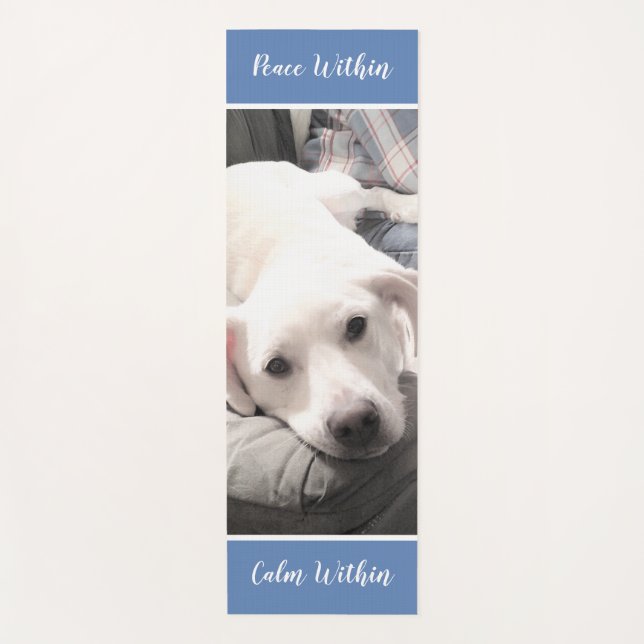 Niedlicher weißer Labrador Retriever Mix Dog Blue Yogamatte (Vorderseite)
