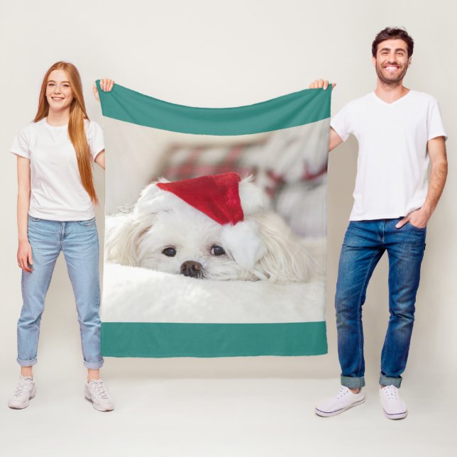 Niedlicher Weißhund in einem Red Christmas Hat Fleecedecke (Beispiel)