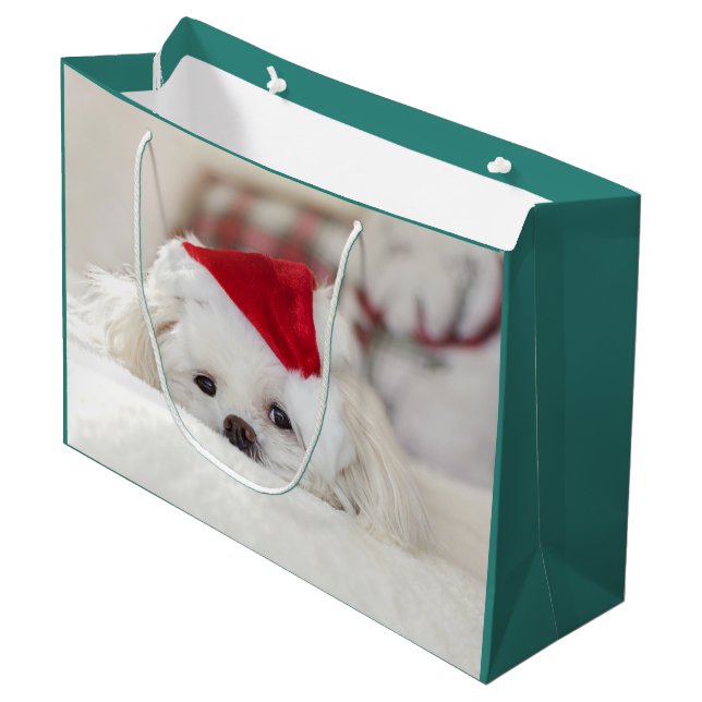 Niedlicher Weißhund in einem Red Christmas Hat Große Geschenktüte (Vorderseite Schrägansicht)