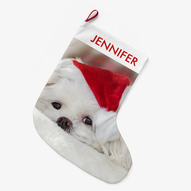 Niedlicher Weißhund in einem Red Christmas Hat Großer Weihnachtsstrumpf (Vorderansicht (hängend))