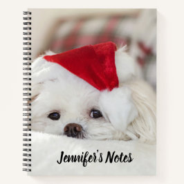 Niedlicher Weißhund in einem Red Christmas Hat Notizbuch