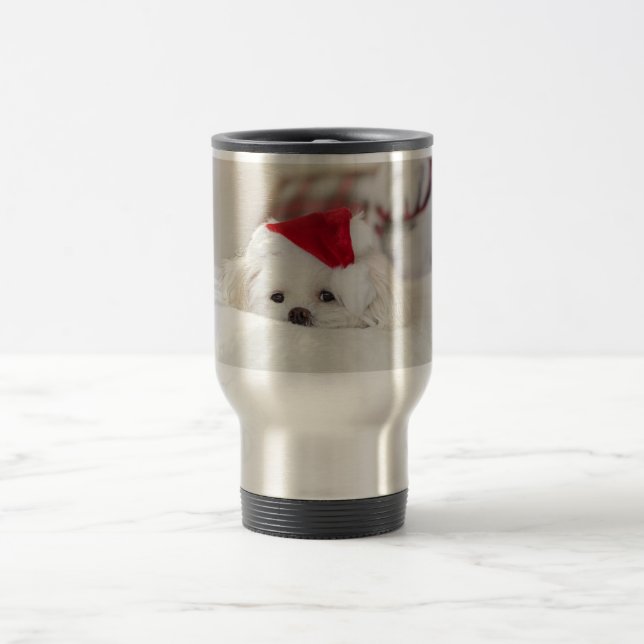 Niedlicher Weißhund in einem Red Christmas Hat Reisebecher (Mittel)