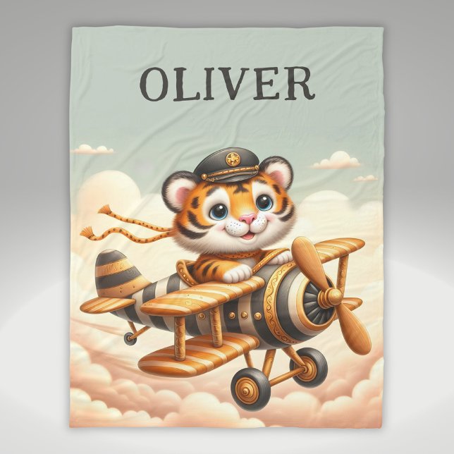 Niedlicher weißlicher Tiger auf einem Flugzeug Fleecedecke (Von Creator hochgeladen)