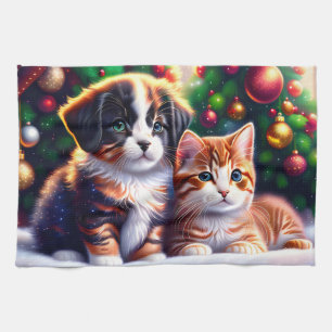 Niedlicher Welpe und Katze unter Weihnachtsbaum Geschirrtuch