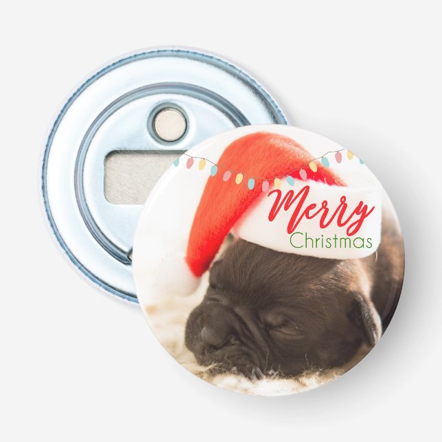 Niedlicher Welpen-Mops in einer Roten Weihnachtsma Flaschenöffner (Vorderseite)