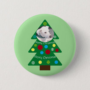 Niedlicher Welpenhund farbenfroher Weihnachtsbaum Button