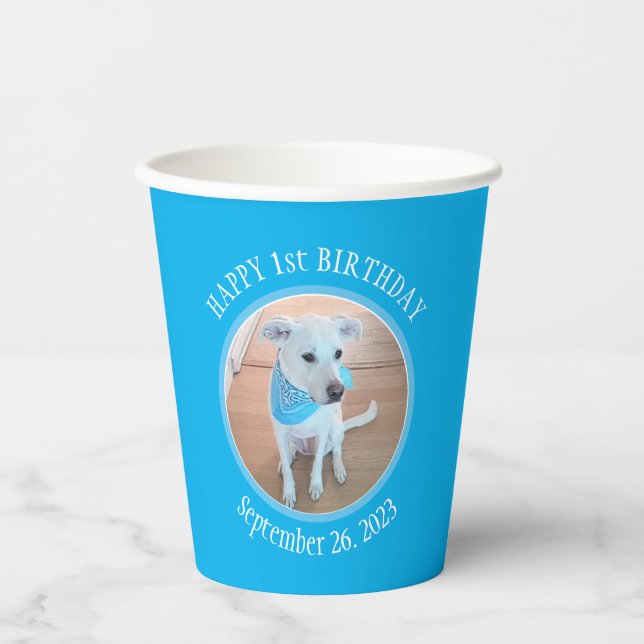 Niedlicher Welpenhund in Blue Scarf Happy 1. Gebur Pappbecher (Vorderseite)