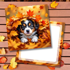 Niedlicher Welpenhund in Herbstlauben Mitteilungskarte