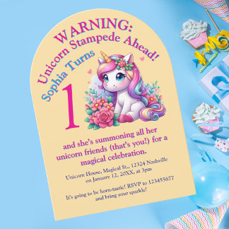 Niedlicher Whimsical Floral Unicorn Foto Kindergeb Einladung