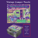 Niedlicher Whimsical Vintag Camper Trailer und Bea Puzzle<br><div class="desc">Niedliche whimsical Vintagen Wohnwagen Puzzle Puzzle. Der Camper mit einem rot-weiß gestreiften Markisen befindet sich in einem Park unter einem großen Baum. Ein spielerischer Beagle, bereit für das nächste Abenteuer, ist stehender Wächter. Eine amerikanische Flagge flattert in der Brise. Zwei Fahrräder stehen neben dem Camper. Ein Tisch mit frischen Blume...</div>
