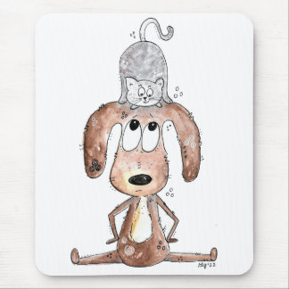 Niedlicher Whimsikaler Hund mit Katze auf seinem K Mousepad