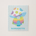 Niedlicher Whimsischer Regenbogen Pilz Haus Blauer<br><div class="desc">Dieses niedliche Rätsel enthält eine skurrile Darstellung der Regenbogenmärchen in aquamarin Blau,  Gelb und Rosa. Personalisieren Sie es mit Ihrem Namen. Gute Geschenkidee.</div>