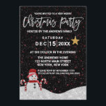 Niedlicher White Red Snowman Night Sky Glitzer Wei Einladung<br><div class="desc">Die Weihnachtsweihnachtsfeier zum Thema Schneemann ist ein sehr niedliches und cooles Design für Ihr Urlaubspapier. Hier finden Sie ein Imitat mit einem weißen Schneemann aus Glitzer, der mit einem roten Hut und Schal neben zwei Bonbons auf weißem Glitzer besticht. Der Himmel zeigt ein rot-weißes Sternmuster auf einem schwarzen Nachthimmel. Die...</div>
