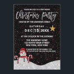 Niedlicher White Red Snowman Night Sky Glitzer Wei Einladung<br><div class="desc">Die Weihnachtsweihnachtsfeier zum Thema Schneemann ist ein sehr niedliches und cooles Design für Ihr Urlaubspapier. Hier finden Sie ein Imitat mit einem weißen Schneemann aus Glitzer, der mit einem roten Hut und Schal neben zwei Bonbons auf weißem Glitzer besticht. Der Himmel zeigt ein rot-weißes Sternmuster auf einem schwarzen Nachthimmel. Die...</div>