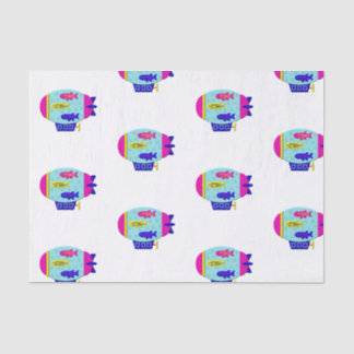Niedlicher Zebrafisch in einem Zeppelin Seidenpapier