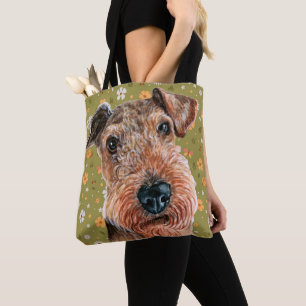 Niedliches Airedale Terrier und Muster für grüne B Tasche