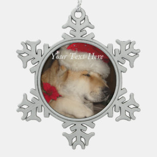 niedliches Akita in der Schneeflocken Zinn-Ornament