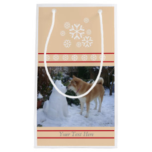 niedliches Akita küssendes Kleine Geschenktüte