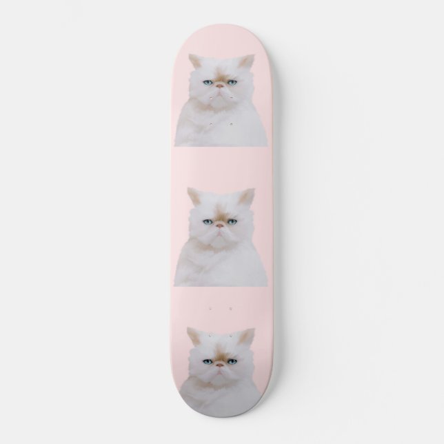 Niedliches Angry Fluffy Pink White Kitty Cat Portr Skateboard (Vorderseite)
