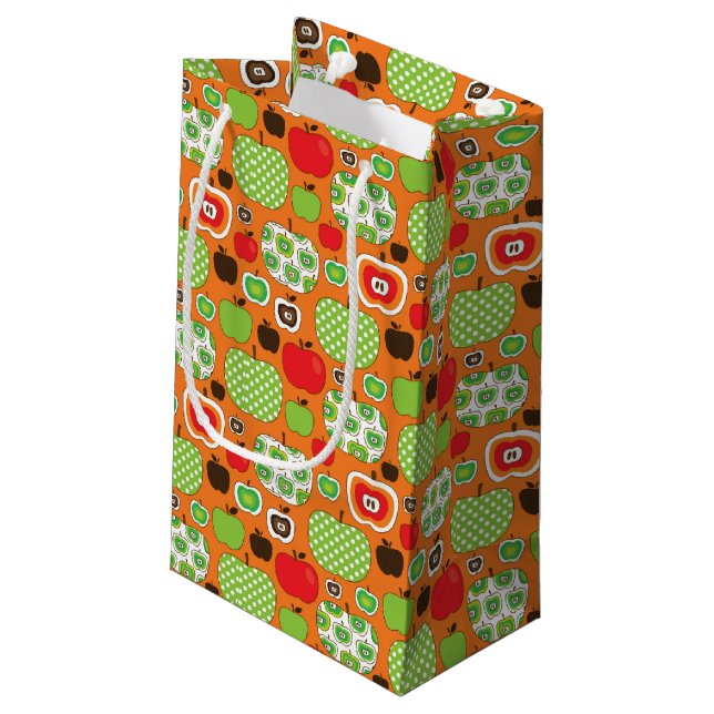 Niedliches Apfelillustrationsmuster Kleine Geschenktüte (Rückseite Schrägansicht)