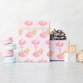 Niedliches Baby-Bunny im Herzen-Blanket-Muster Geschenkpapier