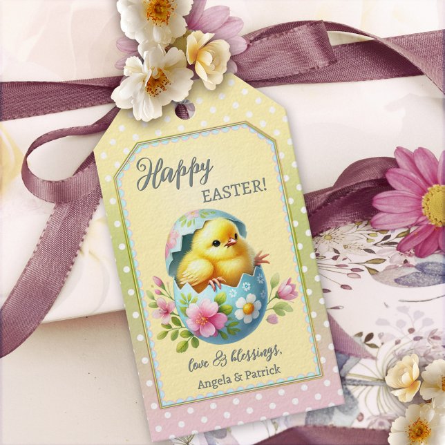 Niedliches Baby Chick Ostergeschenk-Tag Geschenkanhänger (A sweet Easter gift tag featuring a painting of a cute chick in an egg with spring flowers.)