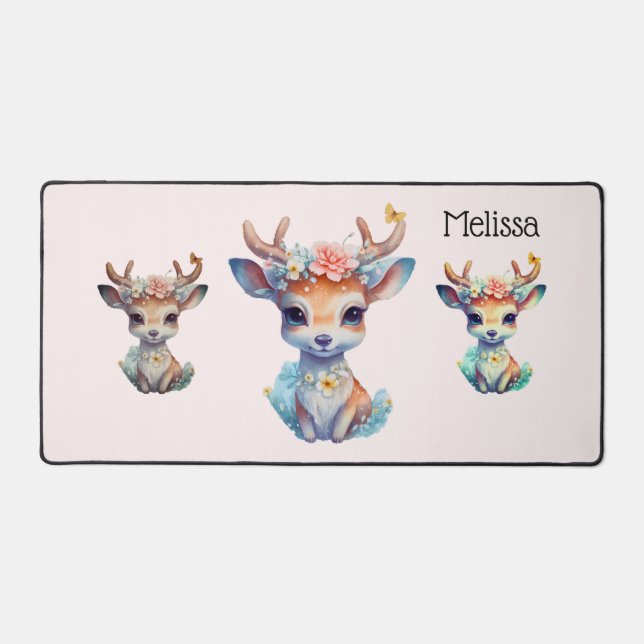 Niedliches Baby Deh mit Antlern und Blume Schreibtischunterlage (Vorderseite)