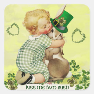NIEDLICHES BABY HUGGING RABBIT IRISH ST. PATRICK'S QUADRATISCHER AUFKLEBER
