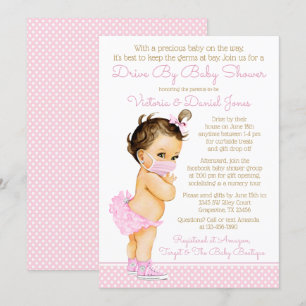 Niedliches Baby mit Maskenantrieb mit Babydusche Einladung