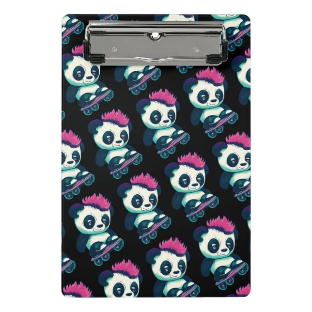 Niedliches Baby Panda mit Mohawk | Skater Panda Mini Klemmbrett (Vorderseite)